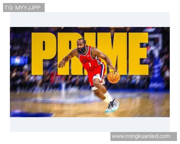 足球明星挑战哈登风格展现球场与篮球场的奇妙融合