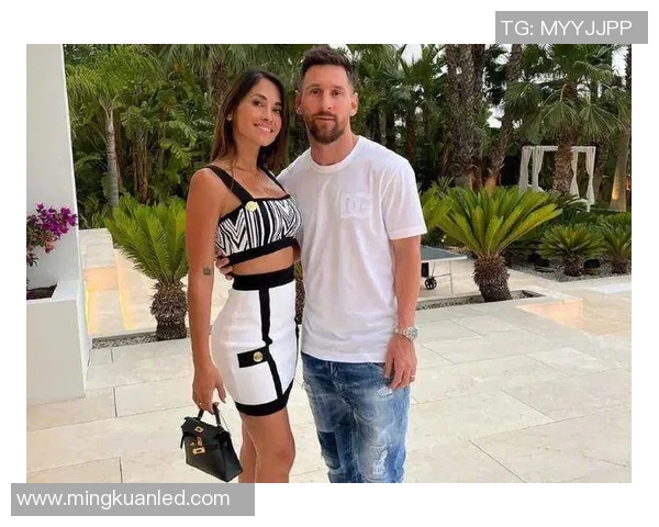 足球明星的情感生活揭秘几位妻子的背后故事与婚姻关系分析